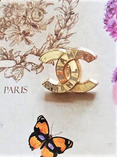 Load image into Gallery viewer, 20 mm stamped buttons,gold metal,emaille
