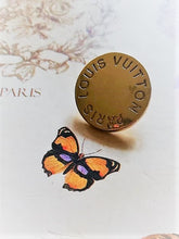 Load image into Gallery viewer, 17 mm buttons,gold metal,Louis Vuitton
