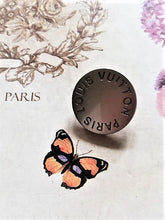 Load image into Gallery viewer, 17 mm buttons, matt,silver metal,Louis Vuitton
