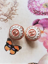 Load image into Gallery viewer, 15 mm , buttons,gold metal,emaille
