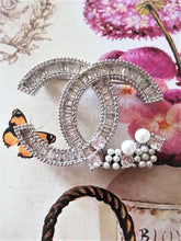 Load image into Gallery viewer, 42/32 mm stamped vintage ,brooch,buttons,pendant,swarovski,faux perlen,silber metal
