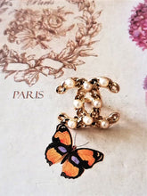 Load image into Gallery viewer, 18 mm stamped,buttons,faux perlen,gold metal
