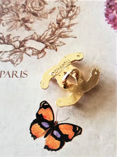 Load image into Gallery viewer, 18 mm stamped,buttons,faux perlen,gold metal
