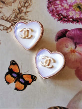 Load image into Gallery viewer, 16 mm buttons ,resin,milky pearl
