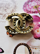 Load image into Gallery viewer, 45/35 mm buttons,pendant,brooch,faux perlen, old gold metal,
