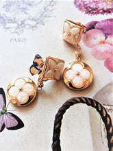 Load image into Gallery viewer, 37 mm, stamped,nacre,buttons,brooch,earrings,gold metal.Louis Vuitton
