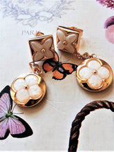 Load image into Gallery viewer, 37 mm, stamped,nacre,buttons,brooch,earrings,gold metal.Louis Vuitton
