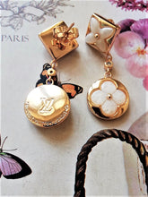 Load image into Gallery viewer, 37 mm, stamped,nacre,buttons,brooch,earrings,gold metal.Louis Vuitton
