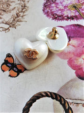 Load image into Gallery viewer, 20 mm  buttons,faux perlen, gold metal,
