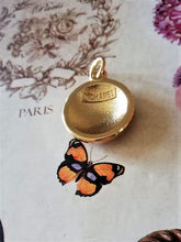 Load image into Gallery viewer, 18 mm stamped buttons,pendant, gold metal,
