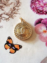 Load image into Gallery viewer, 18 mm stamped buttons,pendant, gold metal,
