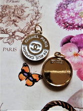 Load image into Gallery viewer, 20 mm  stamped, pendant,buttons,emaille,metal
