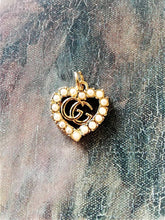 Load image into Gallery viewer, 20 mm buttons,pendant,faux perlen,gold metal,Gucci
