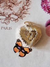 Load image into Gallery viewer, 20 mm  , DIOR pendant faux perlen metal buttons,
