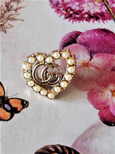 Load image into Gallery viewer, 20 mm stamped , GUCCI faux perlen,gold metalbuttons,resin
