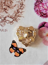 Load image into Gallery viewer, 20 mm   stamped , faux perlen,gold metal buttons,pendant
