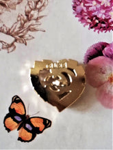 Load image into Gallery viewer, 20 mm stamped , GUCCI faux perlen,gold metalbuttons,resin
