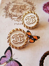 Load image into Gallery viewer, 20 mm stamped buttons,metal,emaille
