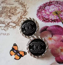 Load image into Gallery viewer, 20 mm stamped buttons,emaille,metal
