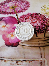 Load image into Gallery viewer, 21 ,5 mm buttons,metal,emaille,
