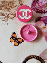 Load image into Gallery viewer, 20 mm stamped buttons mettal,emaille,pink
