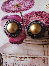 Load image into Gallery viewer, 20 mm stamped buttons,metal,faux perlen

