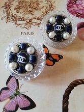 Load image into Gallery viewer, 24,5 mm navy blue buttons,gripox,faux perlen,resin
