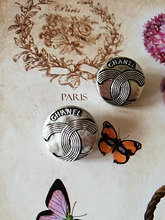 Load image into Gallery viewer, 18 mm stamped buttons silver,metal
