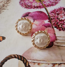 Load image into Gallery viewer, 15 mm,stamped buttons,metal,emaille
