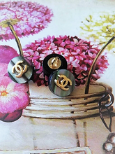 Load image into Gallery viewer, 12 mm ,, irisierend, buttons,resin,metal
