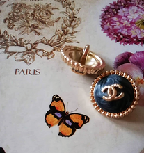 Load image into Gallery viewer, 18 mm buttons  ,resin,opalescent
