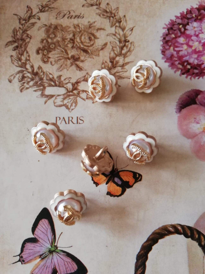 11 mm buttons,camellia,emaille,metal