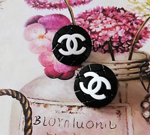 Load image into Gallery viewer, 20 mm buttons emaille,metal,quilted,black
