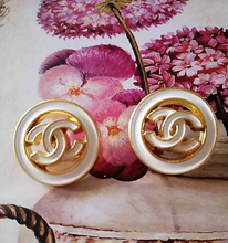 Load image into Gallery viewer, 20 mm stamped buttons,metal,emaille
