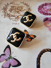 Load image into Gallery viewer, 18 mm stamped buttons,gripox,metal
