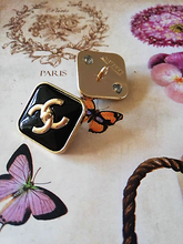 Load image into Gallery viewer, 18 mm stamped buttons,gripox,metal
