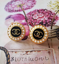 Load image into Gallery viewer, 20 mm stamped buttons,gripox,faux prelen
