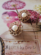 Load image into Gallery viewer, 20 mm stamped,buttons,gold metal,faux perlen
