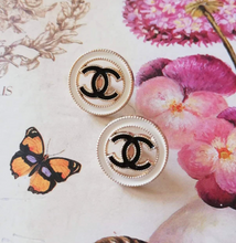 Load image into Gallery viewer, 16 mm stamped ,buttons,emaille,metal
