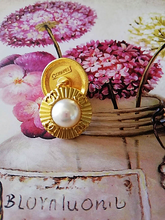 Load image into Gallery viewer, 18 mm stamped buttons,metal,faux perlen
