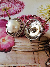 Load image into Gallery viewer, 20 mm stamped buttons ,faux perlen,silver metal
