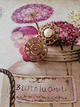 Load image into Gallery viewer, 20 mm stamped,buttons,gold metal,faux perlen
